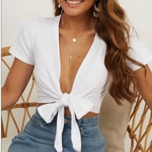 SHOWPO WHITE PLUNGING V NECKLINE SHORT SLEEVE CROPPED TIE FRONT TOP SIZE 2